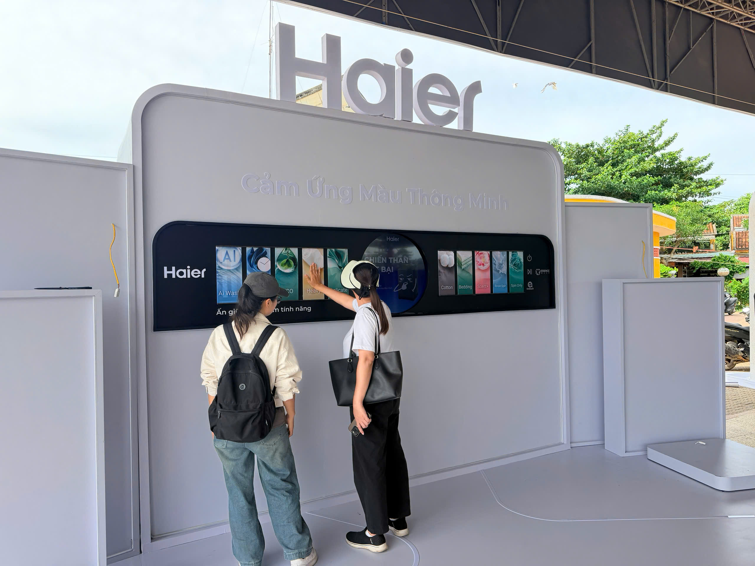 Tường tương tác sự kiện Haier
